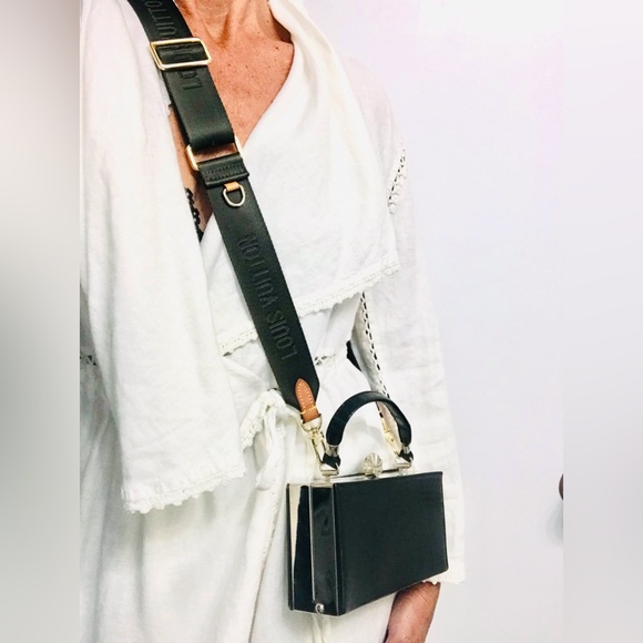 Vintage Little Black Bag with silver hardware & Shell clasp.  Made in USA - Picture 16 of 16